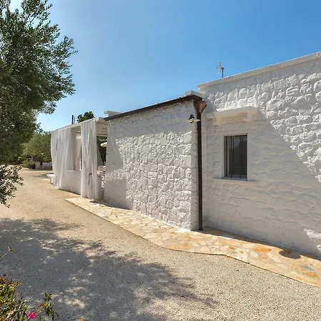 Trulli Maru Villa *